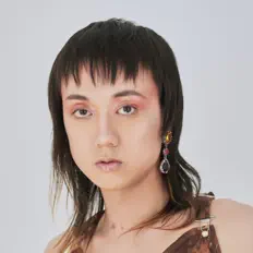 RUI HO सुनें, म्यूज़िक वीडियो देखें, बायो पढ़ें, दौरे की तारीखें और बहुत कुछ देखें!