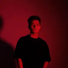 Bailyを聴いたり、ミュージックビデオを鑑賞したり、経歴やツアー日程などを確認したりしましょう！