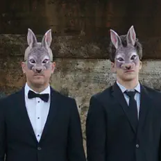 收听 Cool Cool、观看音乐视频、阅读小传、查看巡演日期等 ！