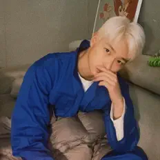 루카스을(를) 듣고, 뮤직 비디오를 보고, 약력을 읽고, 투어 일정 등을 확인하세요!
