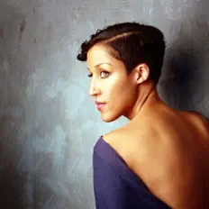 Luister naar Эми Питерс, bekijk muziekvideo's, lees de bio, bekijk de tourdata, en meer!