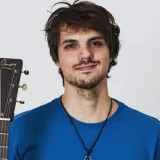 Fabinho Kを聴いたり、ミュージックビデオを鑑賞したり、経歴やツアー日程などを確認したりしましょう！