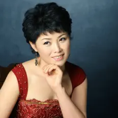 Ascolta 홍수라, guarda video musicali, leggi la biografia, vedi le date del tour & altro!