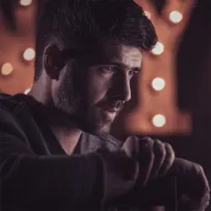 Ouve Thodoris Mavrogiorgis, vê vídeos de música, lê a biografia, vê as datas da digressão e muito mais!