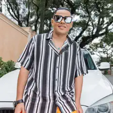 Dengarkan MC M10, tonton video musik, baca bio, lihat tanggal tur & lainnya!