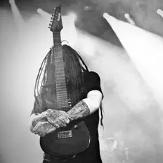 Escucha a Brian "Head" Welch, mira vídeos musicales, lee la biografía, consulta fechas de giras y mucho más.