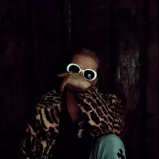 收听 Handsome Luke、观看音乐视频、阅读小传、查看巡演日期等 ！