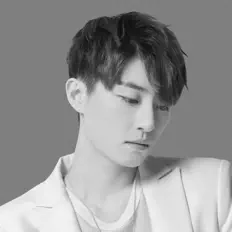 R.Tee을(를) 듣고, 뮤직 비디오를 보고, 약력을 읽고, 투어 일정 등을 확인하세요!