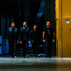 Ascolta Driven Under, guarda video musicali, leggi la biografia, vedi le date del tour & altro!