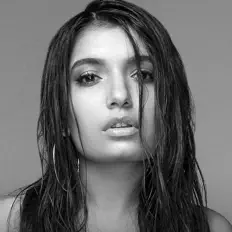 Escucha a Anushqa, mira videos musicales, lee su biografía, consulta las fechas de las gira y más.