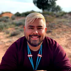 Posłuchaj wykonawcy Connor Chee, obejrzyj teledyski, przeczytaj biografię, zobacz daty tras koncertowych i nie tylko!