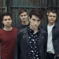 聆聽 The Downtown Fiction、觀看音樂影片、閱讀小傳、查看巡演日期等！