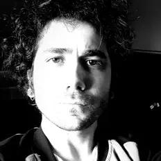 Poslechněte si interpreta Uğur Akyürek, sledujte hudební videa, přečtěte si životopis, podívejte se na data turné a další informace.