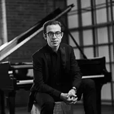 聆聽 Nicolas Namoradze、觀看音樂影片、閱讀小傳、查看巡演日期等！