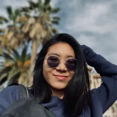 Chloe Hoを聴いたり、ミュージックビデオを鑑賞したり、経歴やツアー日程などを確認したりしましょう！