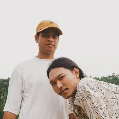 Listen to Kapaopae, watch music videos, read bio, see tour dates & more!