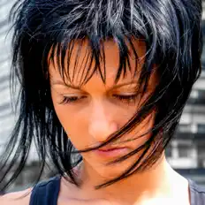 Posłuchaj wykonawcy Elya Chavez, obejrzyj teledyski, przeczytaj biografię, zobacz daty tras koncertowych i nie tylko!