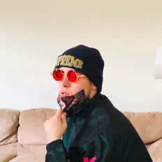Ascolta M-D, guarda video musicali, leggi la biografia, vedi le date del tour & altro!