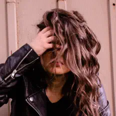 Becky Warrenを聴いたり、ミュージックビデオを鑑賞したり、経歴やツアー日程などを確認したりしましょう！