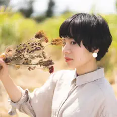 Ascolta 倉沢よしえ, guarda video musicali, leggi la biografia, vedi le date del tour & altro!