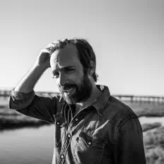 Listen to Ricardo Vicente, watch music videos, read bio, see tour dates & more!