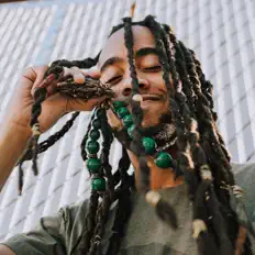 Ouça Mvstermind, assista a videoclipes, leia a biografia, veja as datas das turnês e mais!