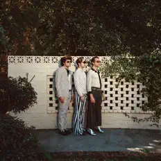 Ouve The Midnight Club, vê vídeos de música, lê a biografia, vê as datas da digressão e muito mais!