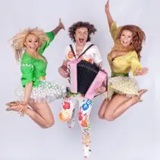 Poslechněte si interpreta MMDance, sledujte hudební videa, přečtěte si životopis, podívejte se na data turné a další informace.