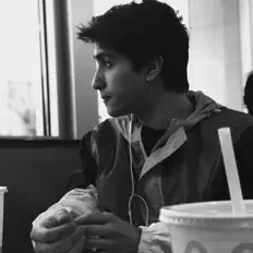 收听 LoveDead、观看音乐视频、阅读小传、查看巡演日期等 ！