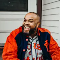 Ouça undefined, assista a videoclipes, leia a biografia, veja as datas das turnês e mais!