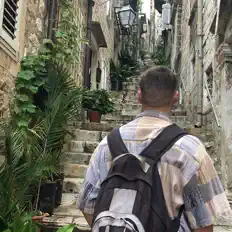 聆聽 BenObi、觀看音樂影片、閱讀小傳、查看巡演日期等！