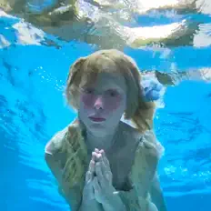 Dengarkan Petite Meller, tonton video musik, baca bio, lihat tanggal tur & lainnya!