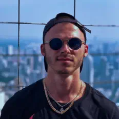 Poslechněte si interpreta Dzhios, sledujte hudební videa, přečtěte si životopis, podívejte se na data turné a další informace.