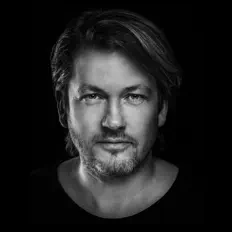 Escucha a Dennis de Laat, mira videos musicales, lee su biografía, consulta las fechas de las gira y más.