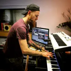 Thomas Benjamin Cooper सुनें, म्यूज़िक वीडियो देखें, बायो पढ़ें, दौरे की तारीखें और बहुत कुछ देखें!