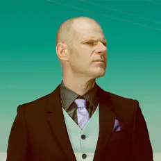 聆聽 JXL、觀看音樂影片、閱讀小傳、查看巡演日期等！