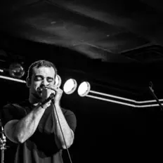 收听 Color Out、观看音乐视频、阅读小传、查看巡演日期等 ！