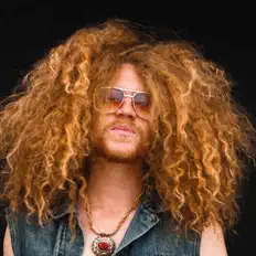 Luister naar Stevie Starlight, bekijk muziekvideo's, lees de bio, bekijk de tourdata, en meer!