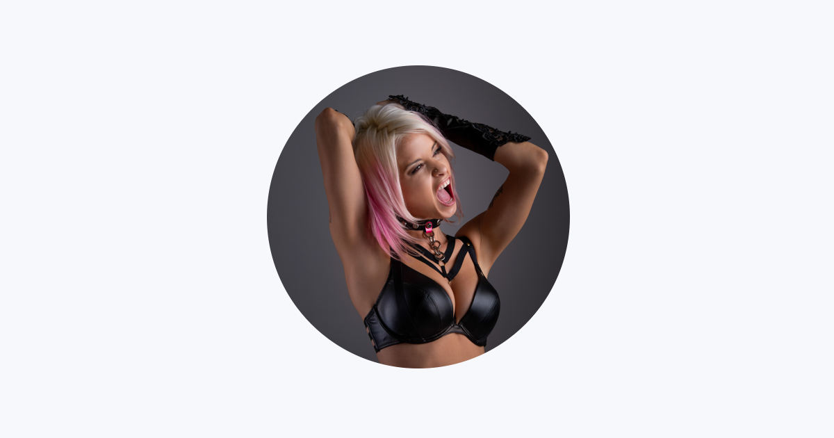 Mia Julia On Apple Music