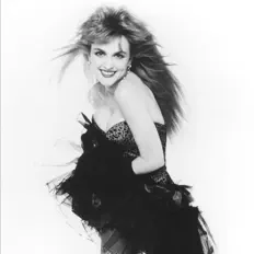 聆聽 Julie Brown、觀看音樂影片、閱讀小傳、查看巡演日期等！