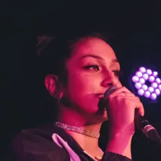 Liyana सुनें, म्यूज़िक वीडियो देखें, बायो पढ़ें, दौरे की तारीखें और बहुत कुछ देखें!