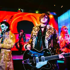 聆聽 DADAROMA、觀看音樂影片、閱讀小傳、查看巡演日期等！