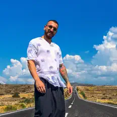 Ouça Mahzuni Serif, assista a videoclipes, leia a biografia, veja as datas das turnês e mais!
