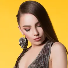 聆聽 Kamelia、觀看音樂影片、閱讀小傳、查看巡演日期等！