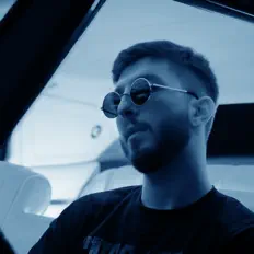 Poslechněte si interpreta Marci the Kid, sledujte hudební videa, přečtěte si životopis, podívejte se na data turné a další informace.