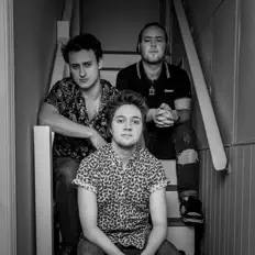 The Left Backs dinle, müzik videolarını izle, biyografisini oku, tur tarihlerini ve daha fazlasını gör!