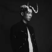 디보 dinle, müzik videolarını izle, biyografisini oku, tur tarihlerini ve daha fazlasını gör!