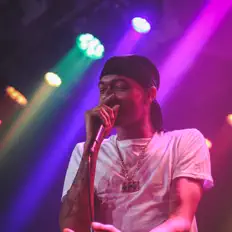Dengarkan Angelo, tonton video musik, baca bio, lihat tanggal tur & lainnya!