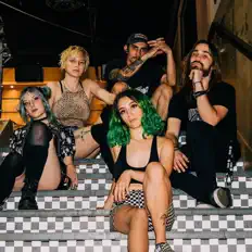 Dengarkan Forever Emerald, tonton video musik, baca bio, lihat tanggal tur & lainnya!