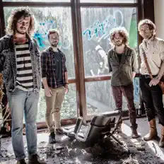 Sons of Settlers सुनें, म्यूज़िक वीडियो देखें, बायो पढ़ें, दौरे की तारीखें और बहुत कुछ देखें!